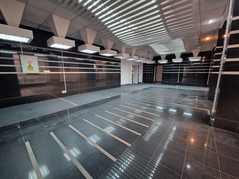 Spatiu comercial stradal 265 mp, Calea Serban Voda 209 (etj.1 bl. BCR)_metrou