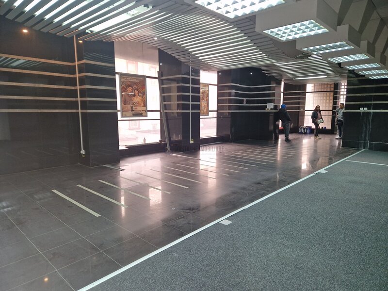 Spatiu comercial stradal 265 mp, Calea Serban Voda 209 (etj.1 bl. BCR)_metrou